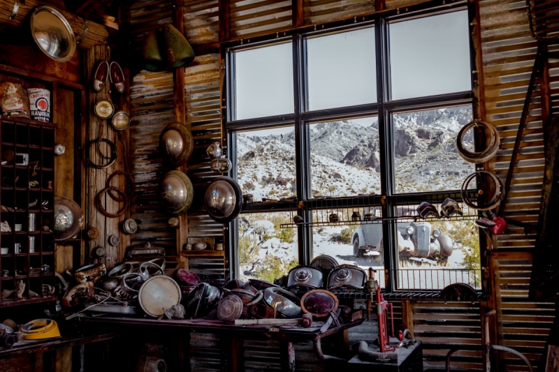 vitrine-ST LEGER-min_shop_window_part_junk_abandoned-138873